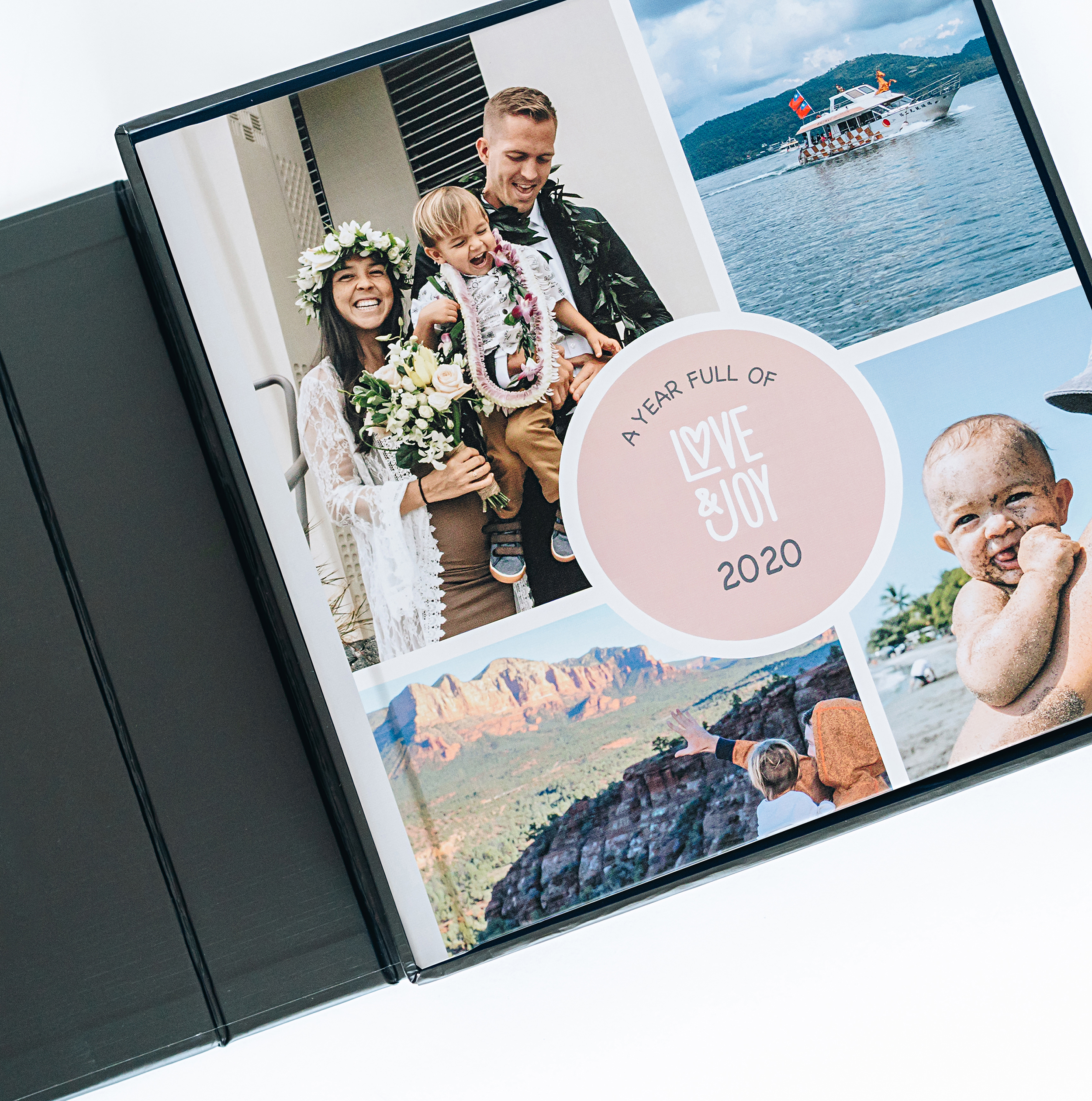 Familien Jahresfotobuch in Box aufbewahrt