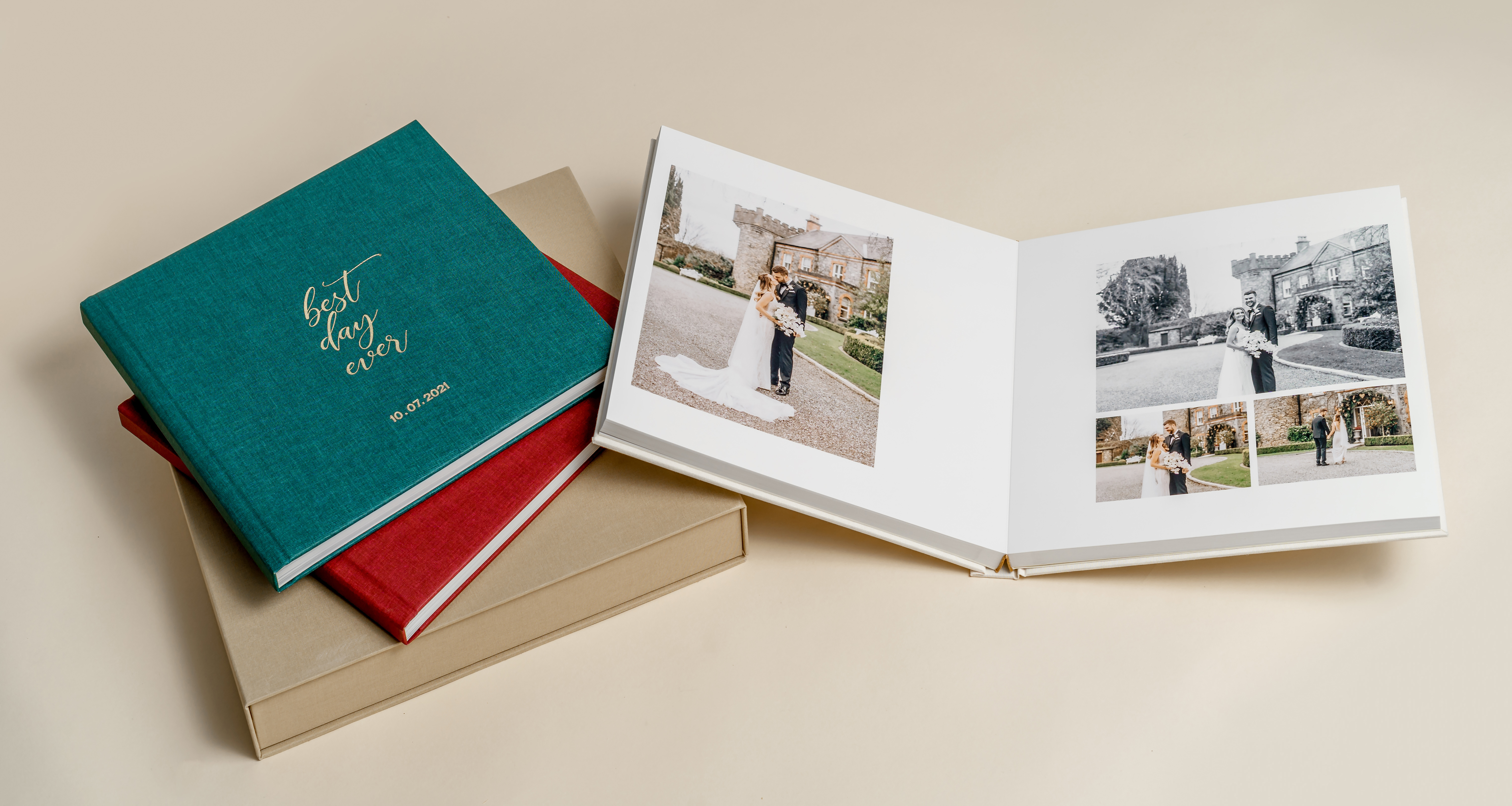 One line drawing of an open photo album book