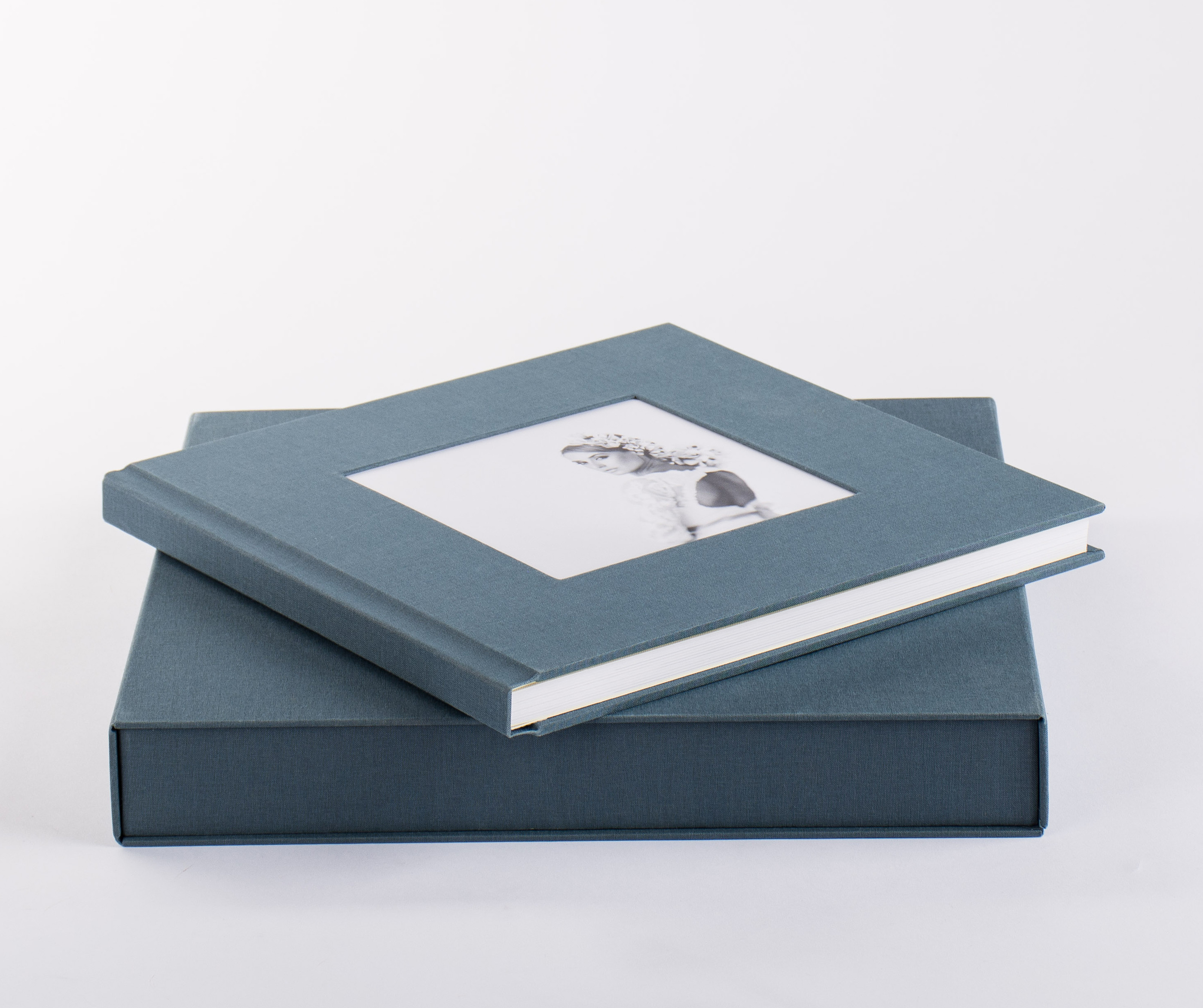 A professional wedding photobook with grey box